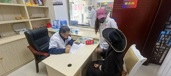 仁心援甘孜：盐亭县肿瘤医院卢光举主任的雪域情