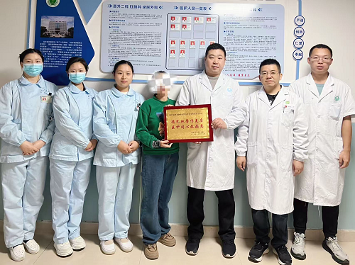 牌匾现仁心    守护明视听