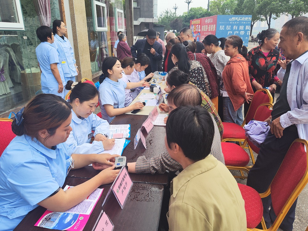 守护健康——盐亭县肿瘤医院义诊暖人心